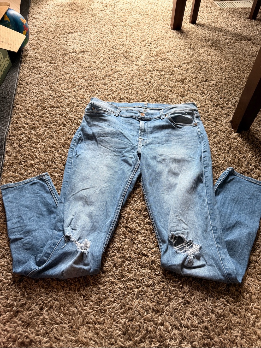7 For All Mankind Gwenevere Light Wash Distressed skinny Jeans size 32